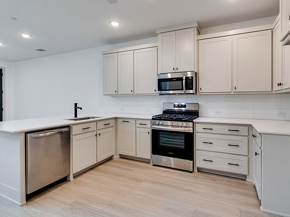 3rd image of 420 Parkside Dr #1