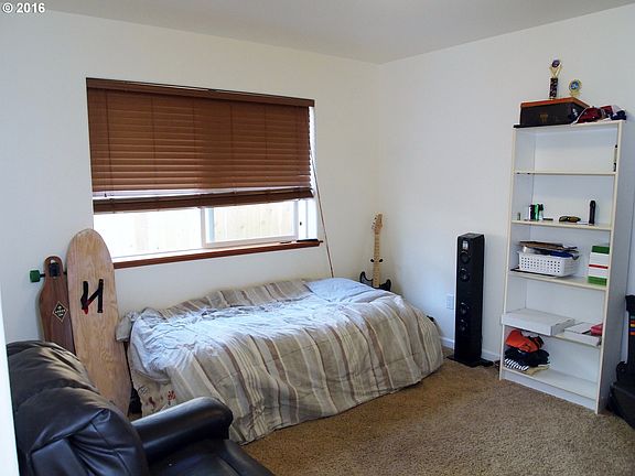 5th image of 2259 NE 28th St