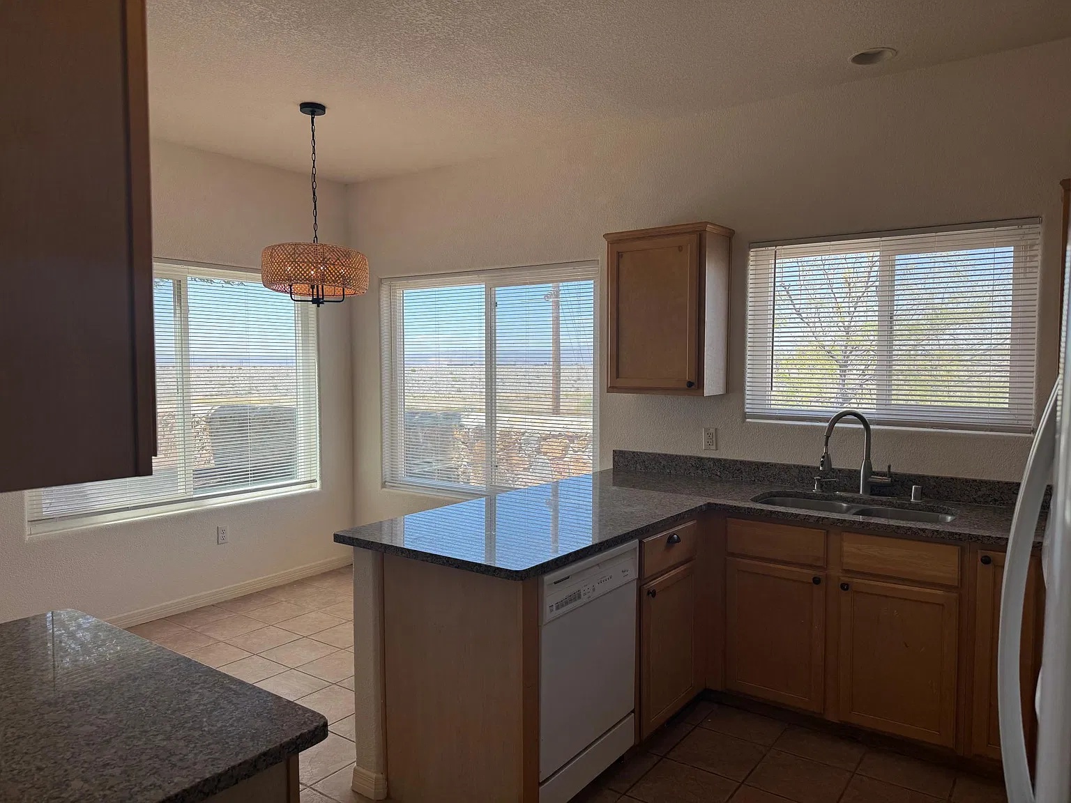 2651 Sunset Pl — Photo 2