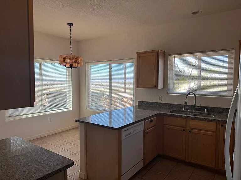 2651 Sunset Pl — Photo 2