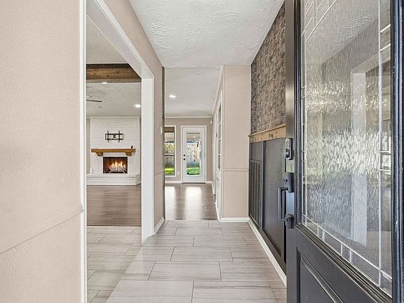4th image of 6231 Autumn Forest Dr