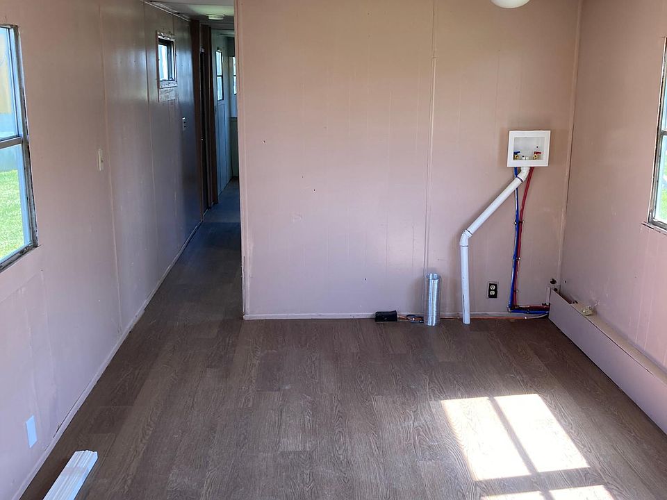 2nd image of 210 High St