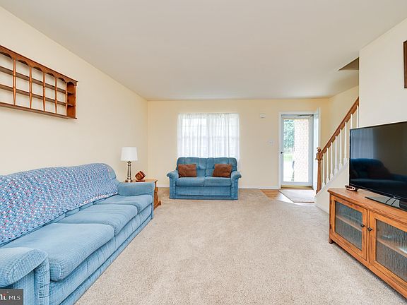 4th image of 415 Grandview Dr