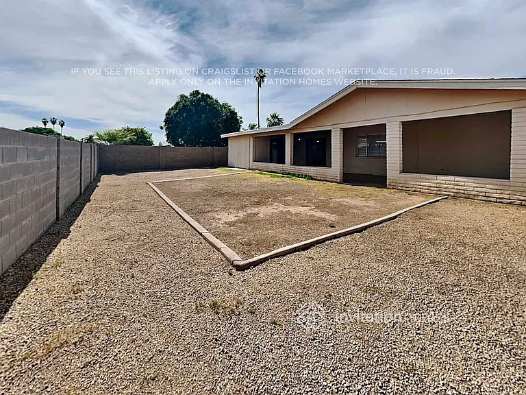 2911 W Laurel Ln — Photo 17
