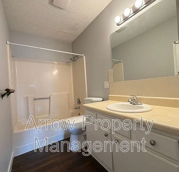 520 N 4th St #8 — Photo 7