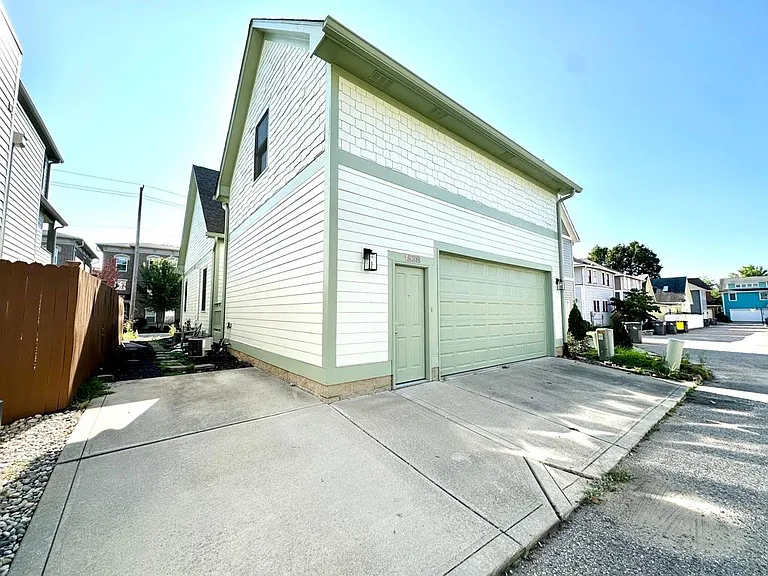 1538 Bellefontaine St — Photo 11