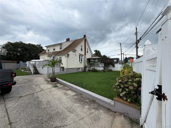 611 Park Avenue, Uniondale, NY 11553