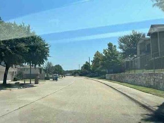 Exterior Neighborhood (street photo)