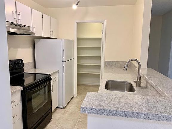 5th image of 229 Boardwalk Ave APT A