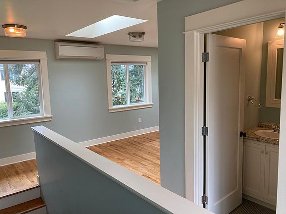 Stairs/Bathroom/Livingroom