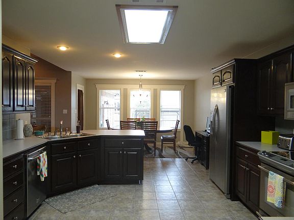 4th image of 2403 W 8th St