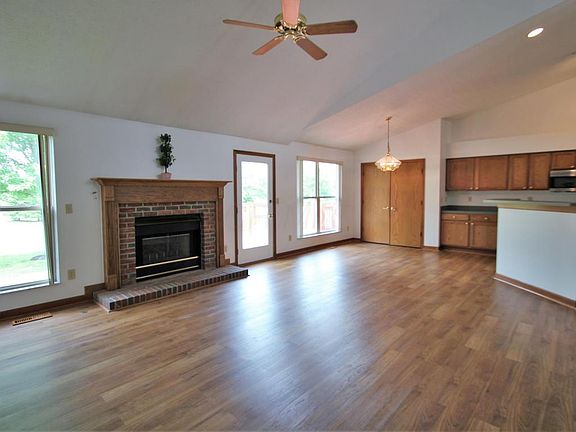 4th image of 1192 Westwood Dr