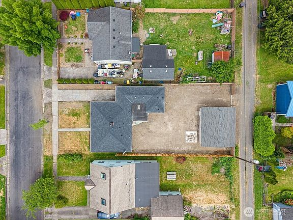 2nd image of 440 25th Avenue