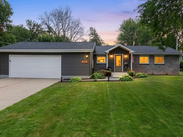 1221 E Hanson Dr, Appleton, WI 54915