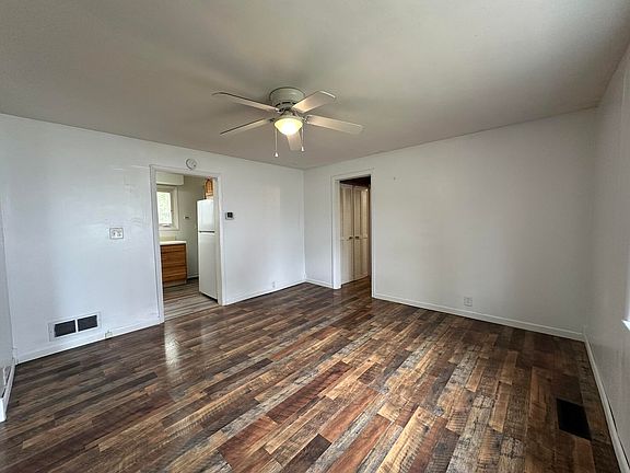 4th image of 810 Poplar St