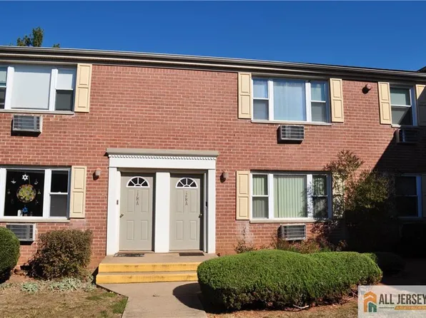 21 York Dr APT 2B, Edison, NJ 08817