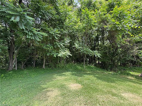 4th image of 172 Poteat Rd