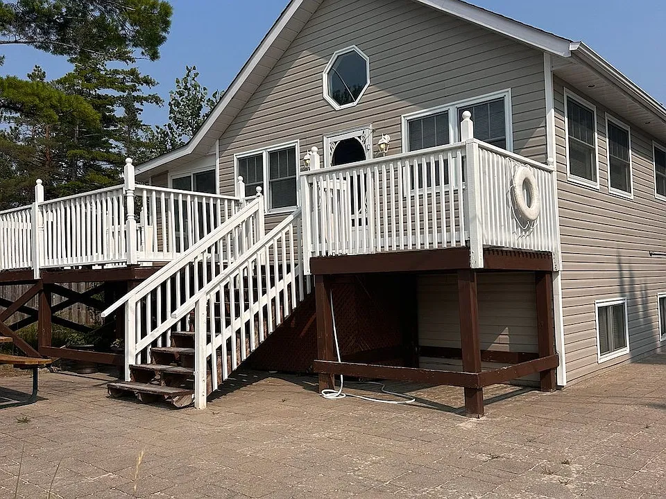 201 Shore Ln