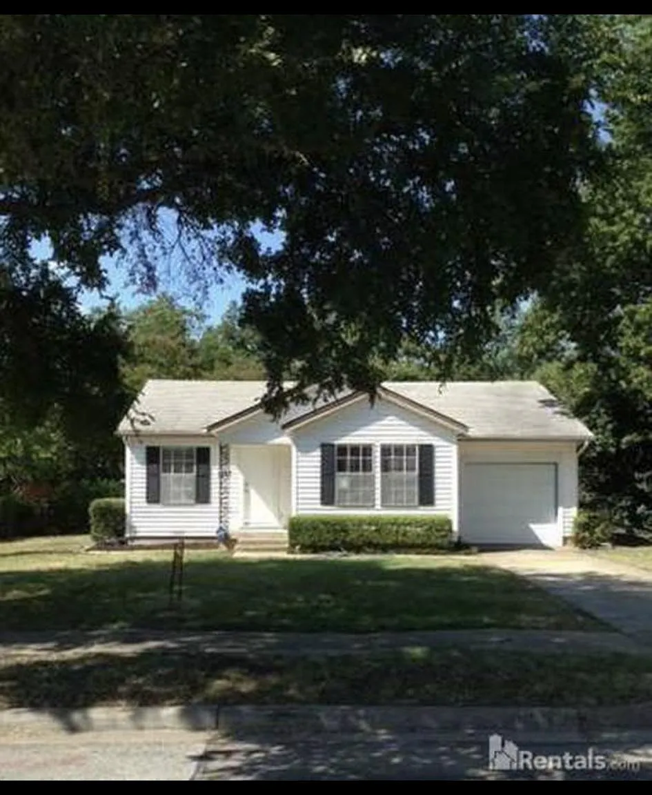 2 bed, 980 sqft, $1,900 — Photo 2