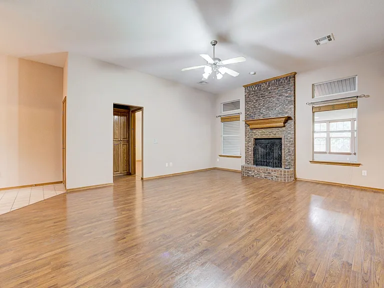 605 Eastview Dr — Photo 9