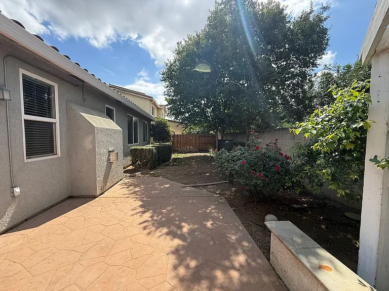 1764 Golden Way — Photo 31