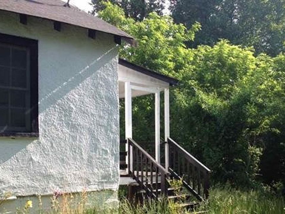 2nd image of 968 Murray Ln
