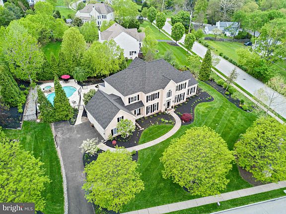 2nd image of 102 Magnolia Dr