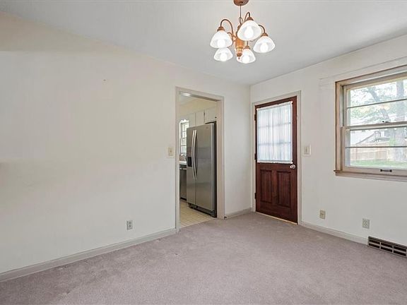 5th image of 10635 Walrond Ave
