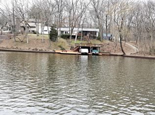 8378 E Twin Oaks Dr, Effingham, IL 62401