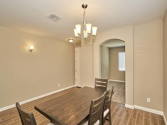 3rd image of 1038 W Ivyglen St