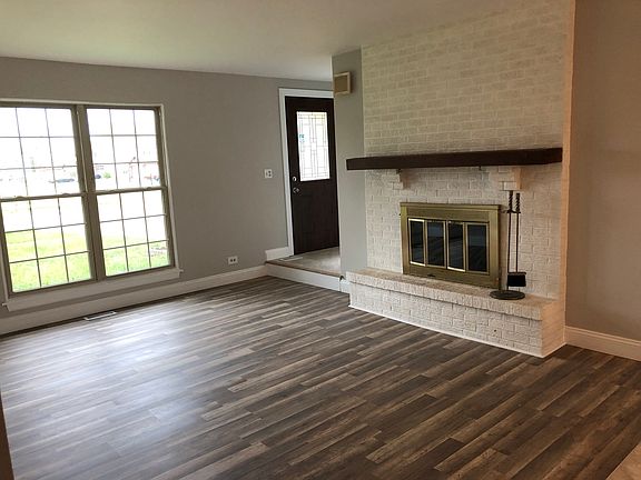 3rd image of 1930 De Forest Ln