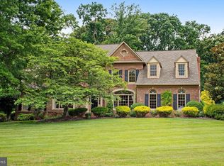 2490 Oakton Hills Dr, Oakton, VA 22124