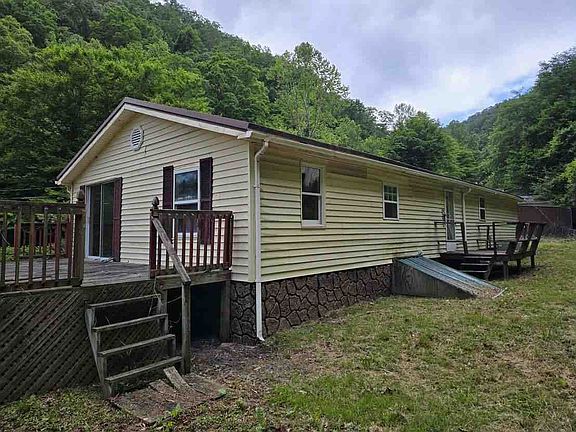 3rd image of 10 Deskins Ridge Rd