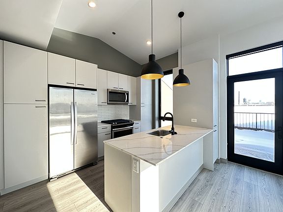 3rd image of 2155.5 N Elston Ave #M05r
