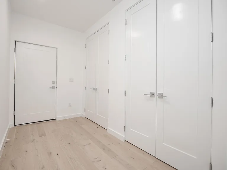 340 W 2nd St #9 — Photo 18