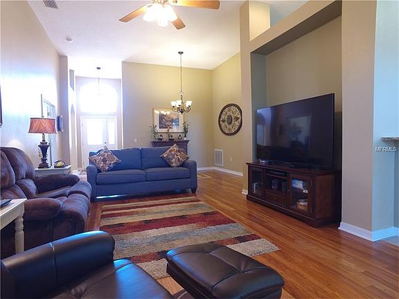 5th image of 211 Oak Hammock Dr