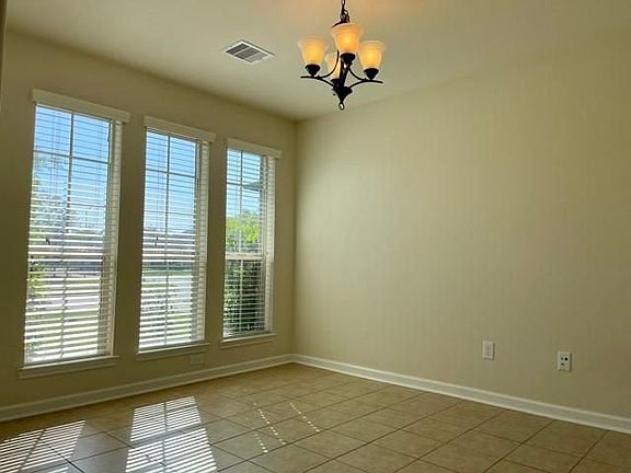 3rd image of 4807 Salinas Ln