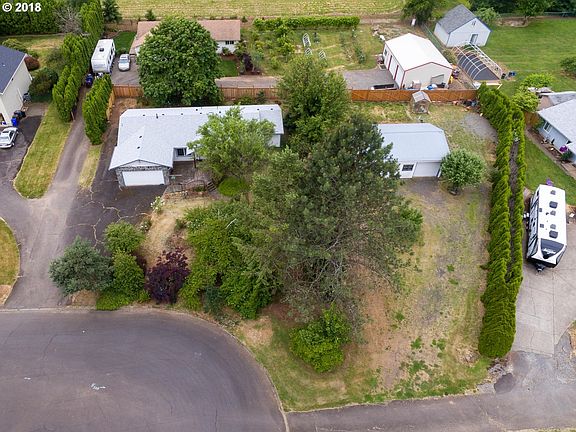 4th image of 12094 Meadowlawn Dr