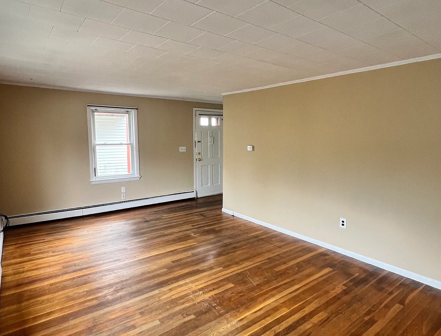 557 S Main St — Photo 3