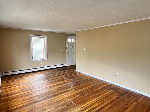 3rd image of 557 S Main St APT A