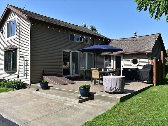 2nd image of 858 Burritt Rd