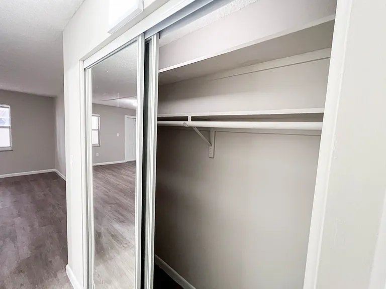 301 N 3rd St #13 — Photo 6