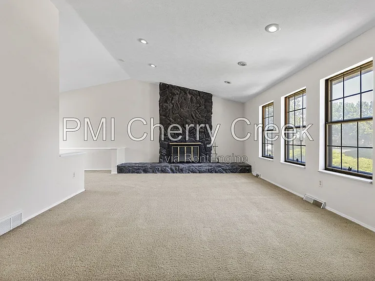 207 S Ursula St — Photo 6