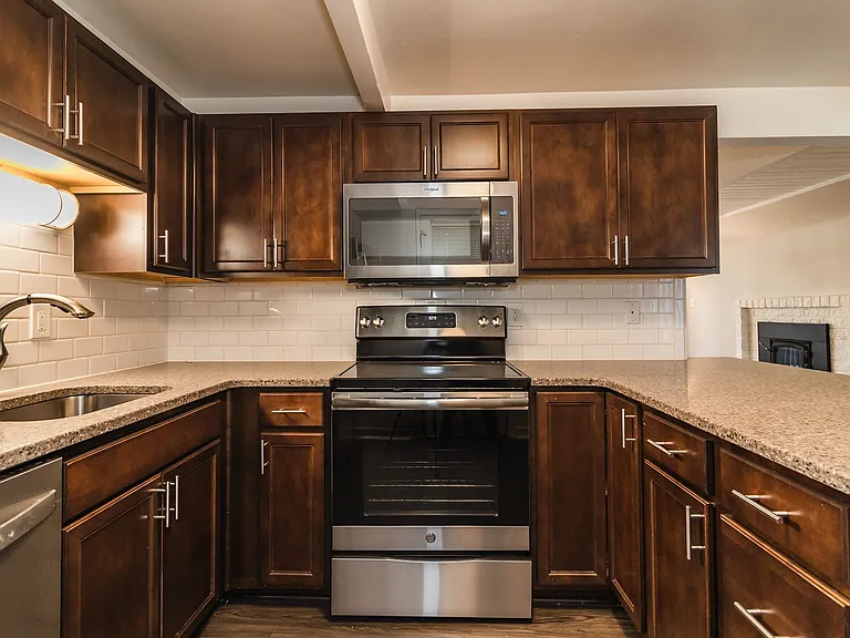 Tahitian Terrace Apartments — Photo 12
