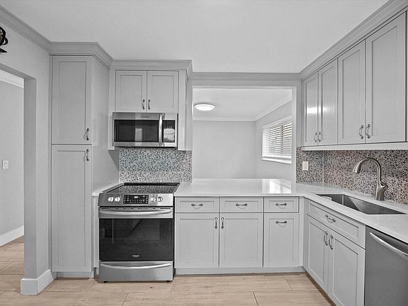5th image of 148 Lake Gloria Drive