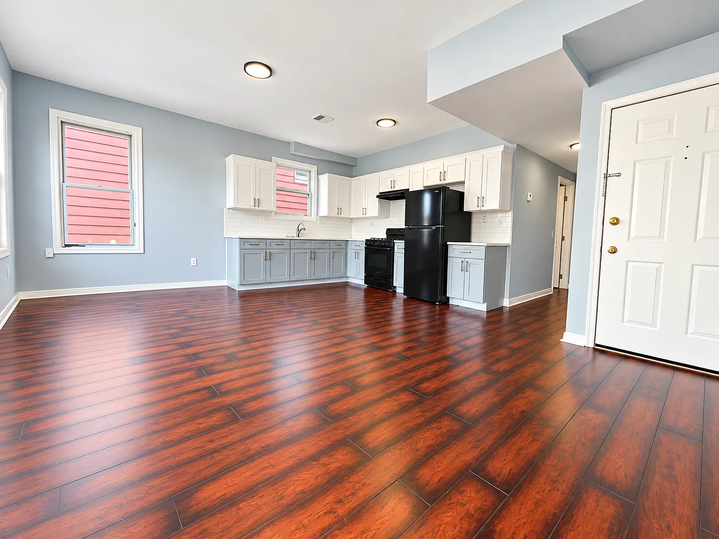 3 bed, 1200 sqft, $2,045 — Photo 2