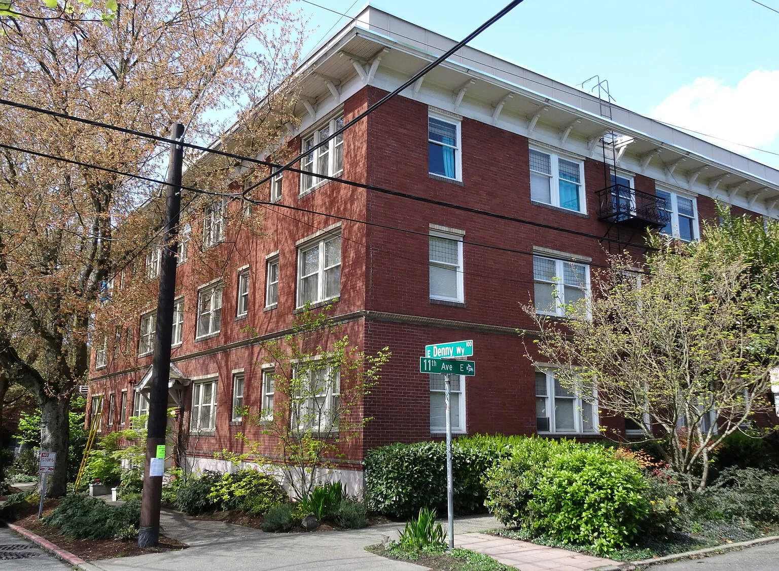 Lincoln Court — Photo 1