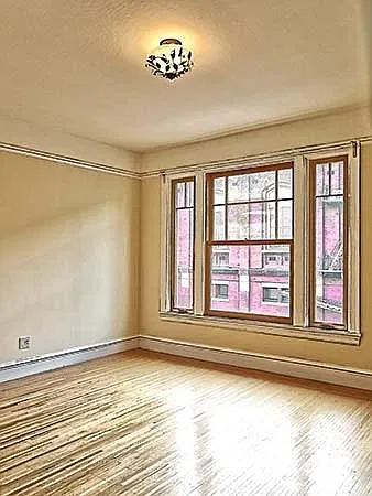 2323 Alameda Ave — Photo 3