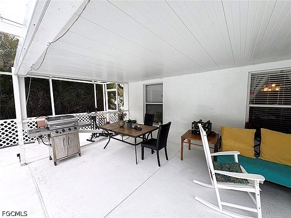 3rd image of 1326 NE 1st Ave