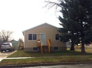 335 1st St SW, Dickinson, ND 58601